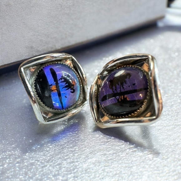 Vintage Butterfly Wing Screw Back Earrings - Picture 2 of 6